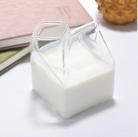 Minuman paling indah yang diperbuat daripada cawan kaca telus