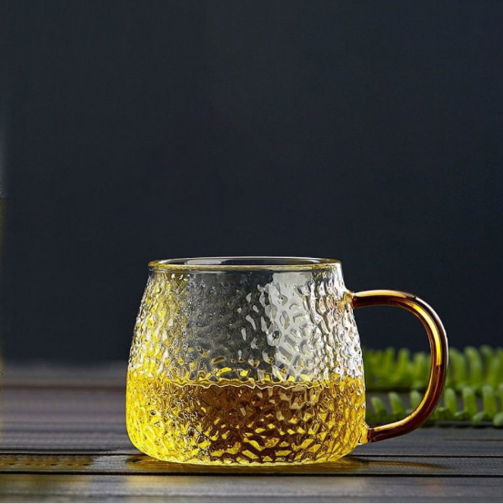 Mengapa kita memerlukan gelas wain telus ketika minum?