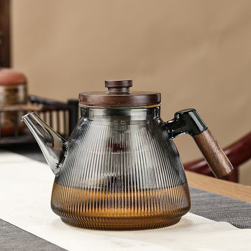 Teapots yang diperbuat daripada kaca borosilicate sangat popular.