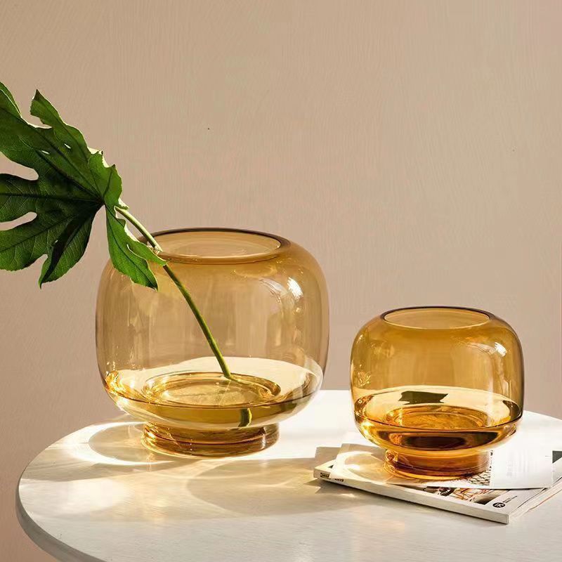 Vas bulat yang layak Instagram dengan perut besar